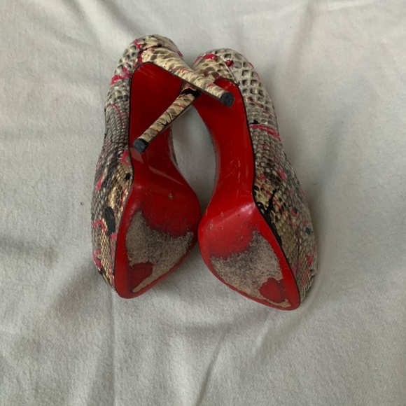 Louboutin platform high-heels white with prints, alligator skin, size:38.5 - Picture 4 of 5